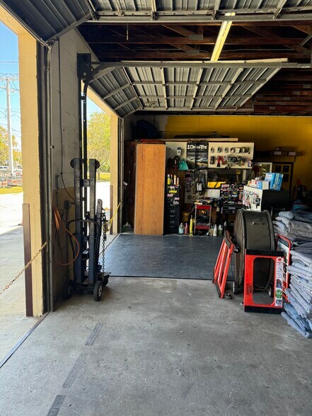 More Photos Of 600 Herbert St, Port Orange General Retail For Sale