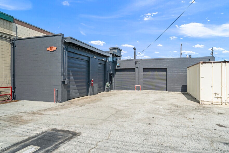 Primary Photo Of 916 Center St, San Carlos Warehouse For Sale