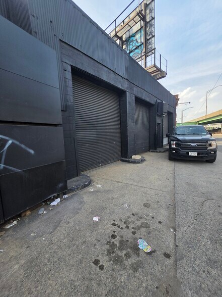 More Photos Of 286-294 Hamilton Ave, Brooklyn Warehouse For Lease