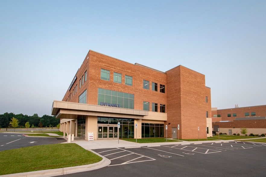 More Photos Of 986 Wellness Way, Fort Mill Medical For Lease