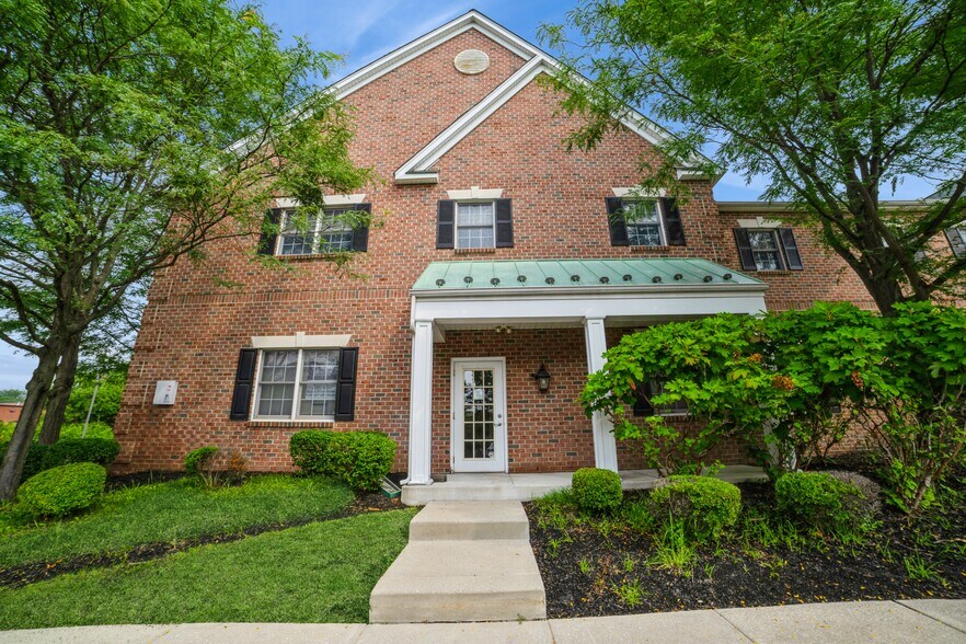 More Photos Of 54 Friends Ln, Newtown Office For Sale