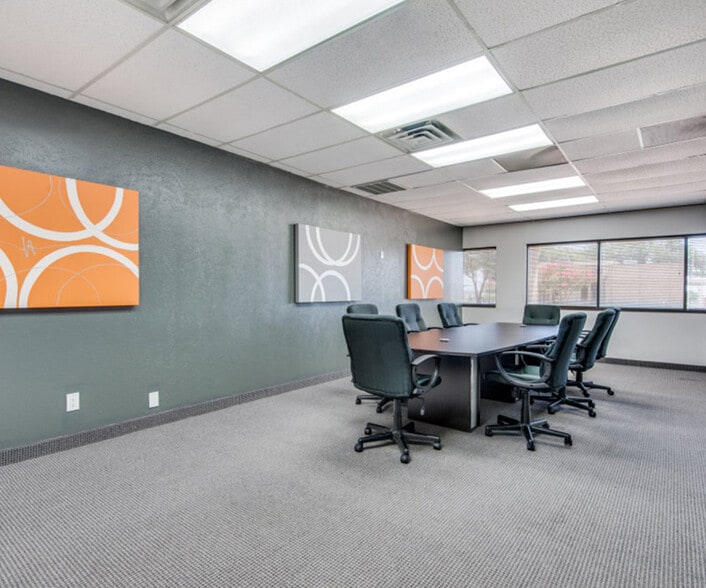 More Photos Of 9304 Forest Ln, Dallas Office For Lease