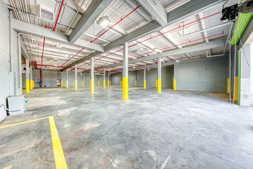 More Photos Of 190 S 4th St, Henderson Manufacturing For Lease