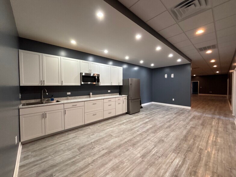 More Photos Of 340 Forum Pky, Rural Hall Manufacturing For Lease