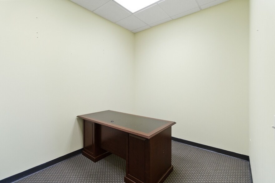 More Photos Of 7065 Westpointe Blvd, Orlando Medical For Sale
