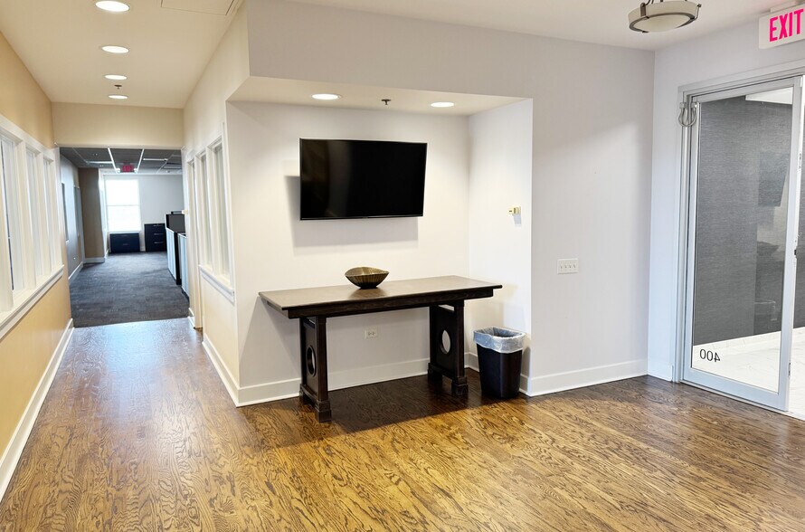 More Photos Of 111 - 115 W Campbell St, Arlington Heights Office For Lease