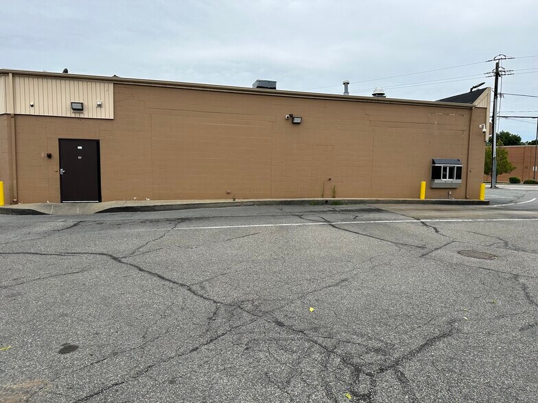More Photos Of 1584 Warwick Ave, Warwick Freestanding For Lease