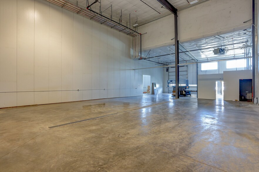More Photos Of 62864 Oxford Ct, Bend Industrial For Lease