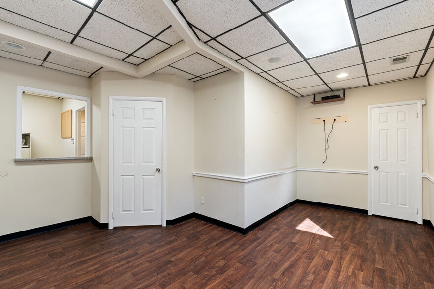 More Photos Of 2627 Hylan Blvd, Staten Island Medical For Lease