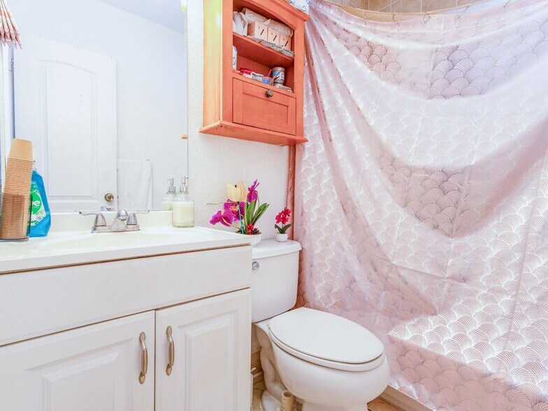 More Photos Of 3490 NW 32nd Ave, Miami General Retail For Sale