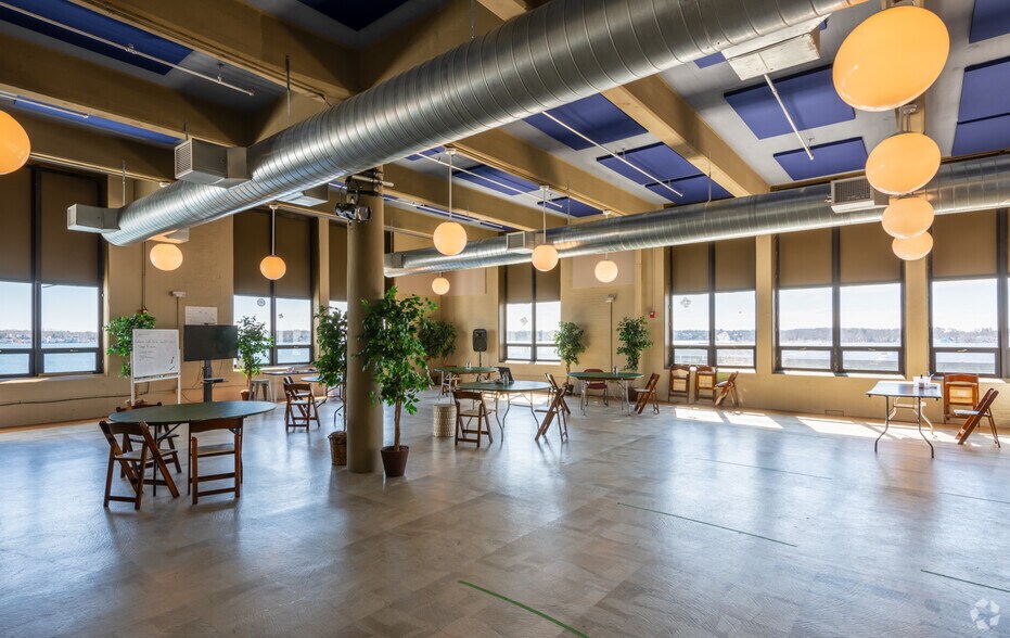 More Photos Of 35 Congress St, Salem Light Distribution For Lease