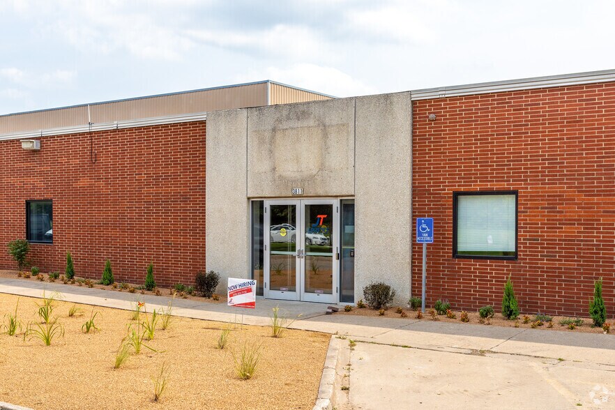 More Photos Of 3811 Dixon St, Des Moines Industrial For Lease