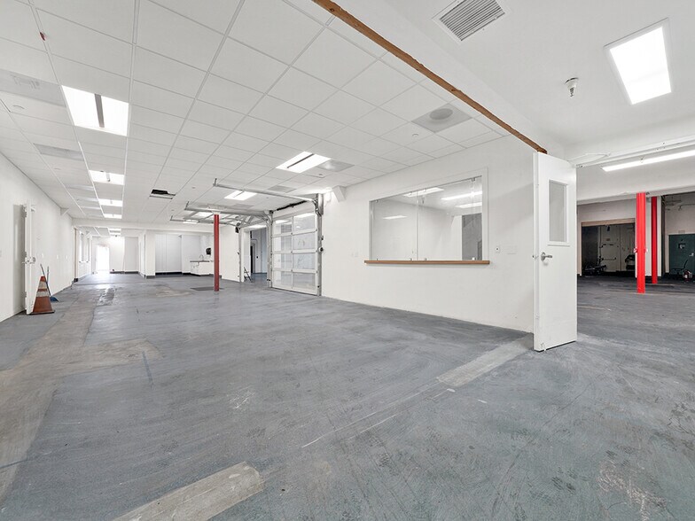 More Photos Of 3501 W Garry Ave, Santa Ana Warehouse For Lease
