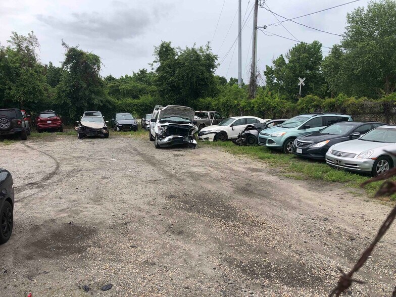 More Photos Of 2512 W Pembroke Ave, Hampton Service Station For Sale