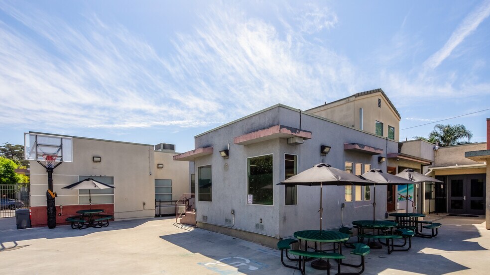 More Photos Of 12003 Riverside Dr, Valley Village Schools For Sale
