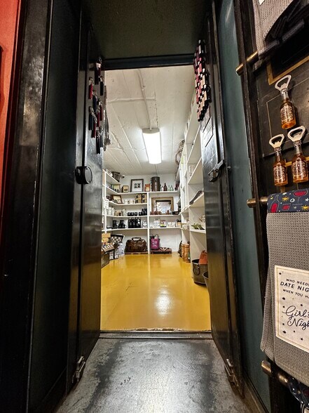 More Photos Of 1020 N Main St, Cottonwood General Retail For Sale