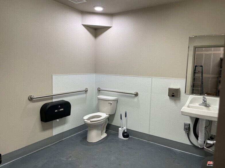 More Photos Of 1255 Hoblitt Ave, Clovis Warehouse For Lease
