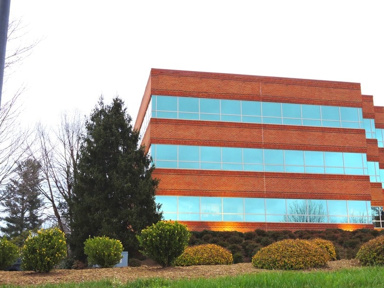 More Photos Of 2800-2840 Electric Rd, Roanoke Office For Lease