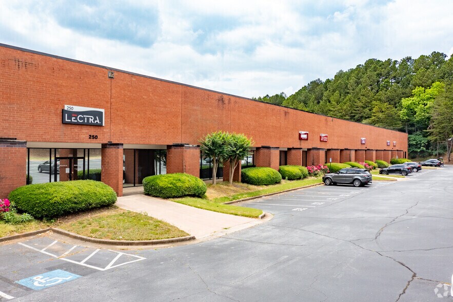 More Photos Of 5000 Highlands Pky SE, Smyrna Warehouse For Lease