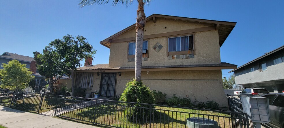 More Photos Of 1908 E Coral Ave, Orange Apartments For Sale