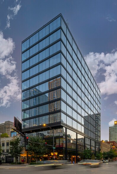More Photos Of 448 N LaSalle Dr, Chicago Office For Lease