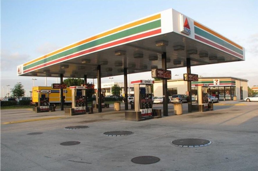 More Photos Of 11008 S Orange Blossom Trl, Orlando Service Station For Lease