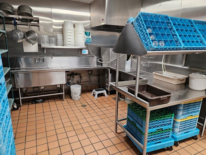 More Photos Of 8442 Parkwood Blvd, Plano Restaurant For Lease