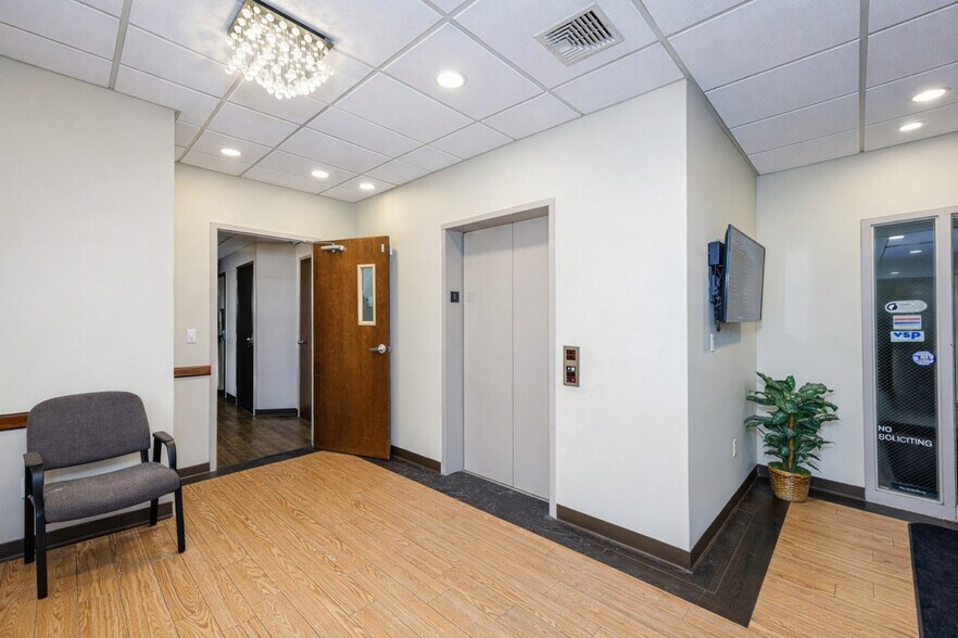 More Photos Of 85 Barnes Rd, Wallingford Medical For Lease