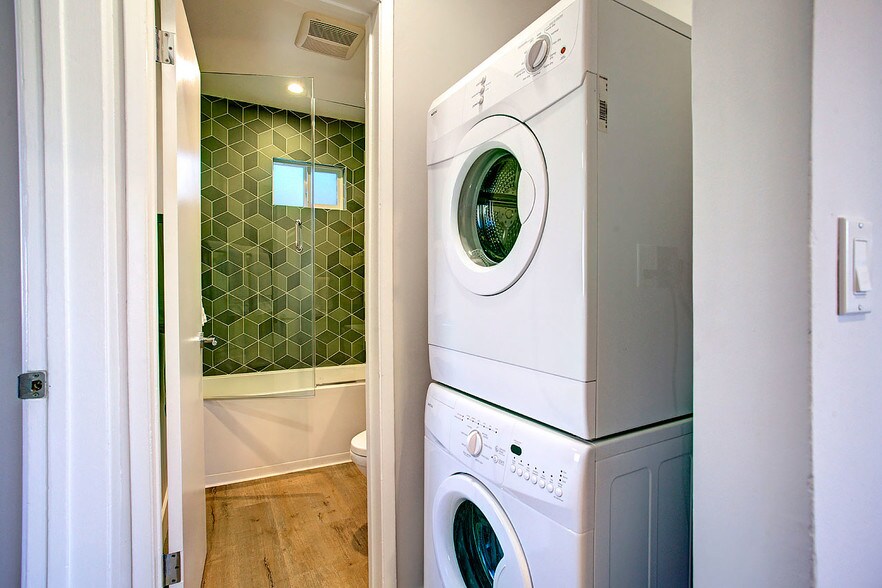 More Photos Of 634 Westminster Ave, Venice Apartments For Sale