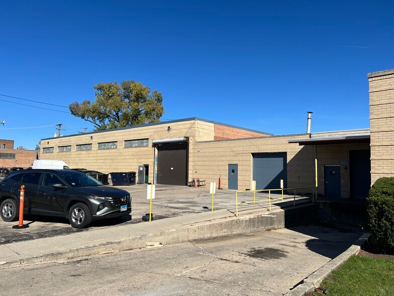 More Photos Of 6501 N Avondale Ave, Chicago Manufacturing For Sale