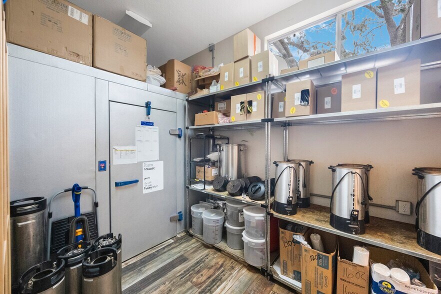 More Photos Of 3407 Lithia Pinecrest Rd, Valrico Storefront Retail Office For Sale