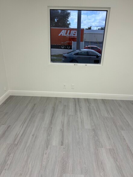 More Photos Of 4095 N 28th Way, Hollywood Warehouse For Lease