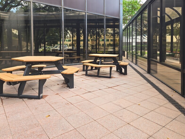 More Photos Of 363 N Sam Houston Pky E, Houston Coworking Space