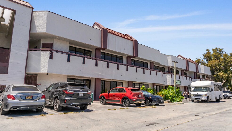 More Photos Of 20201 Sherman Way, Winnetka Medical For Sale