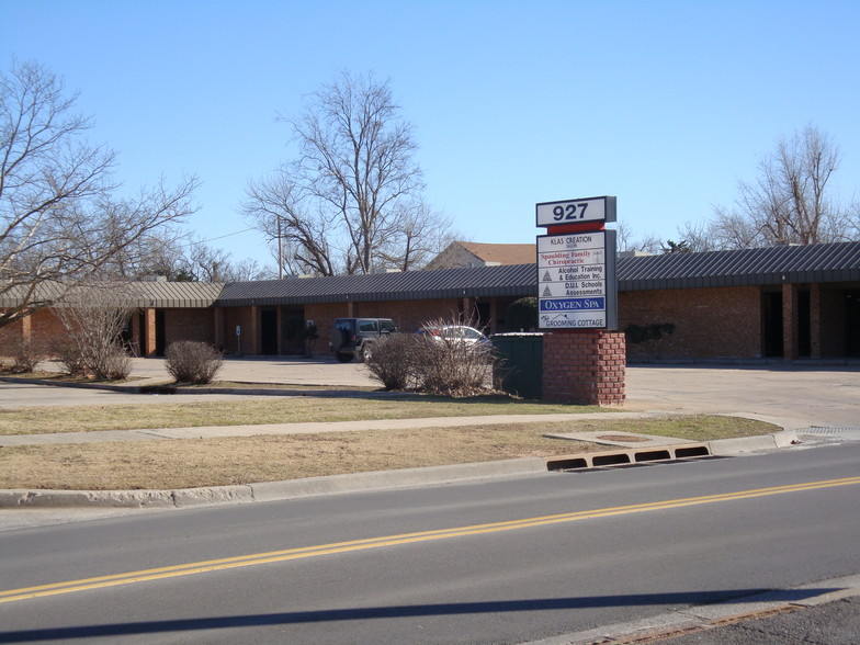 Primary Photo Of 927 N Flood, Norman Office For Lease