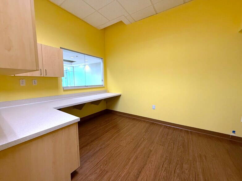 More Photos Of 1743 Park Center Dr, Orlando Medical For Lease