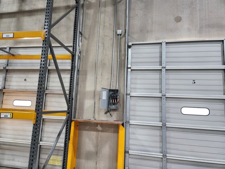 More Photos Of 450 Horizon Dr, Suwanee Warehouse For Lease