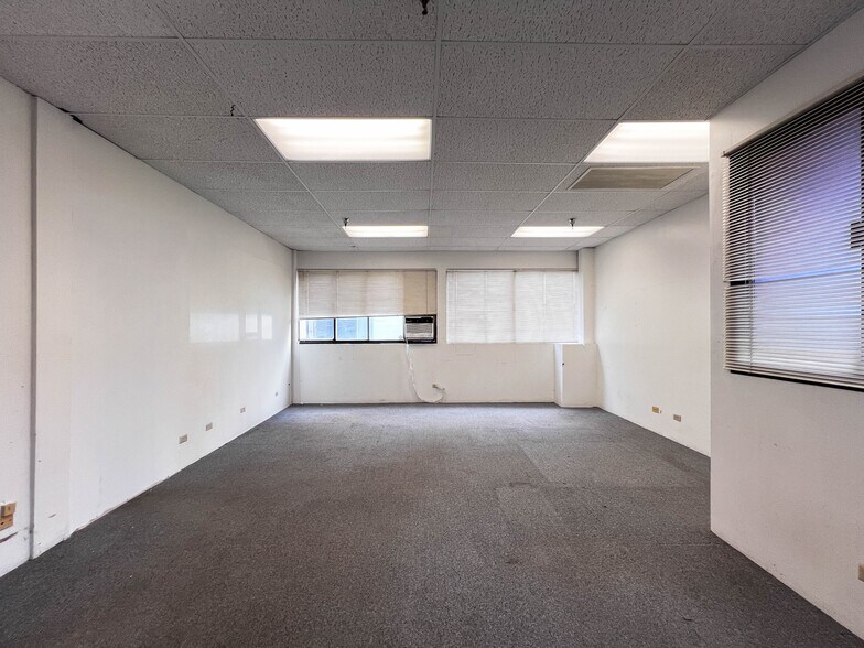 More Photos Of 1542 Young St, Honolulu Office Residential For Sale
