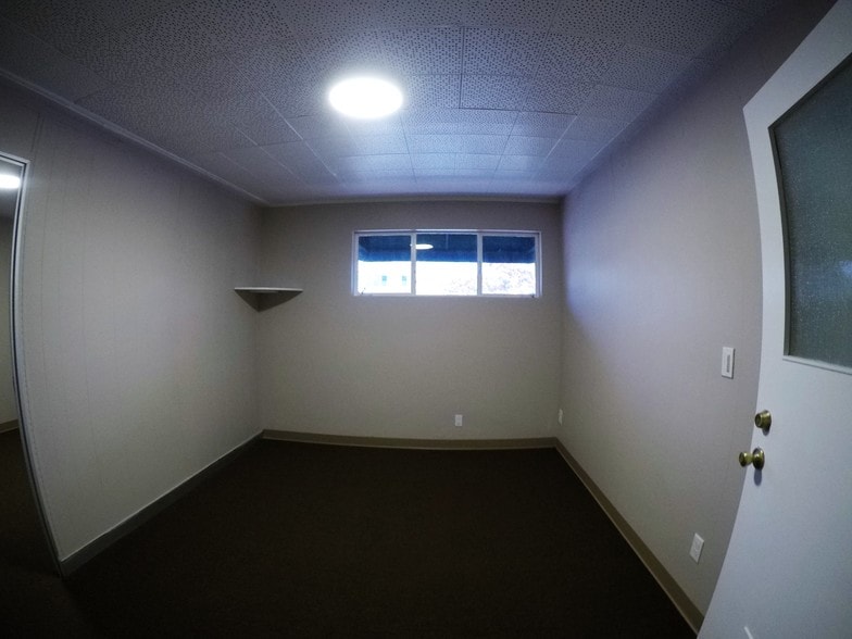 More Photos Of 3020 Glendale Blvd, Los Angeles Light Distribution For Lease