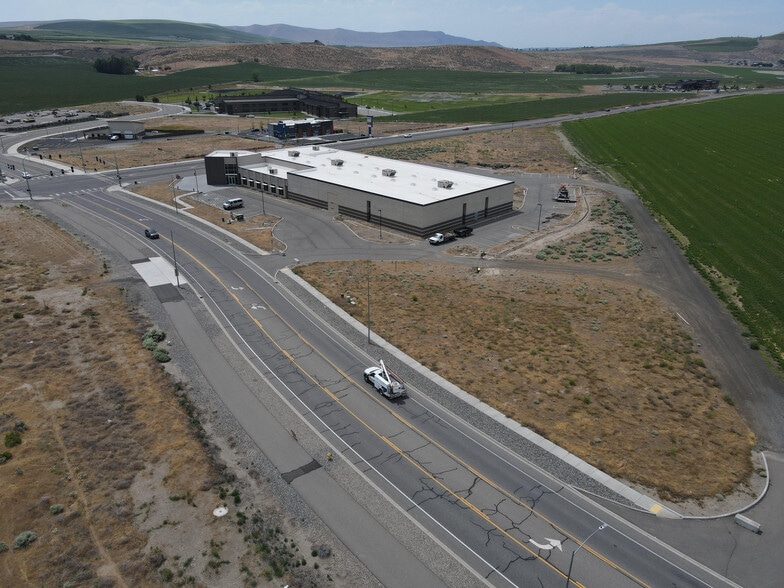 More Photos Of 2943 Belmont, West Richland Distribution For Lease
