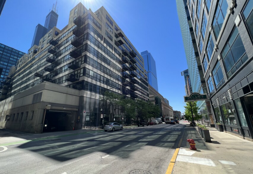 Primary Photo Of 130 S Canal St, Chicago Apartments For Lease