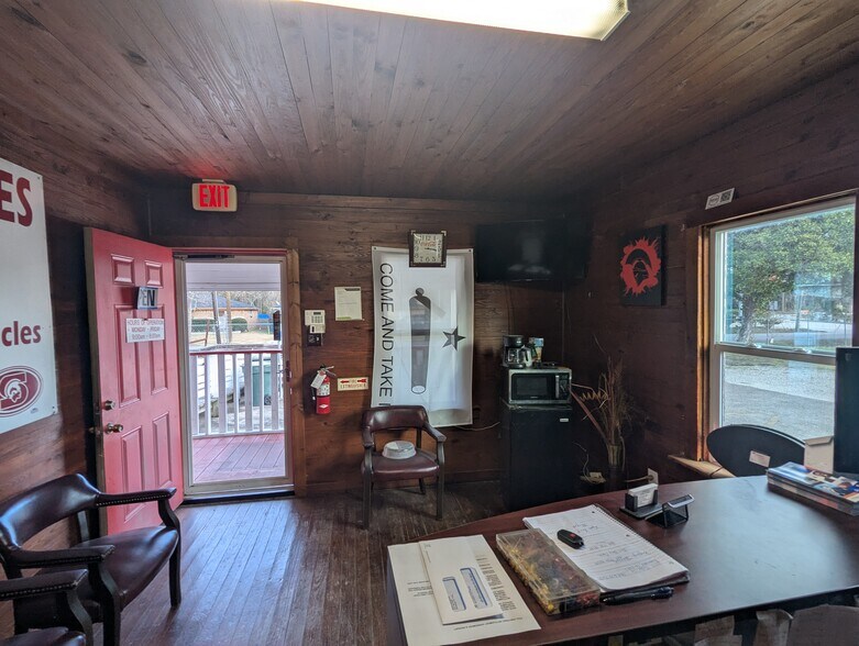 More Photos Of 5710 Concord Rd, Beaumont Auto Dealership For Sale