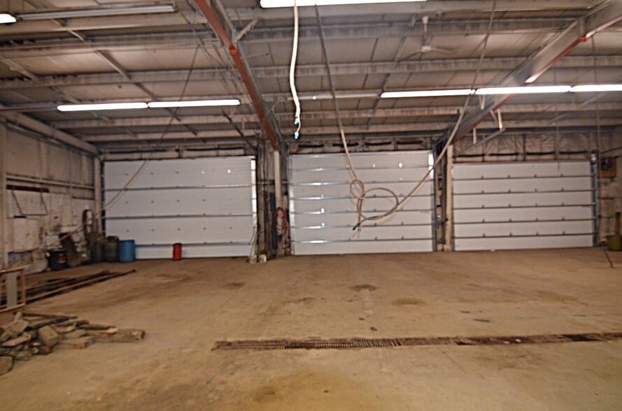 More Photos Of 5018 52 Ave, Tofield Industrial For Sale