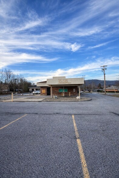 Primary Photo Of 835 E Bishop St, Bellefonte Bank For Lease