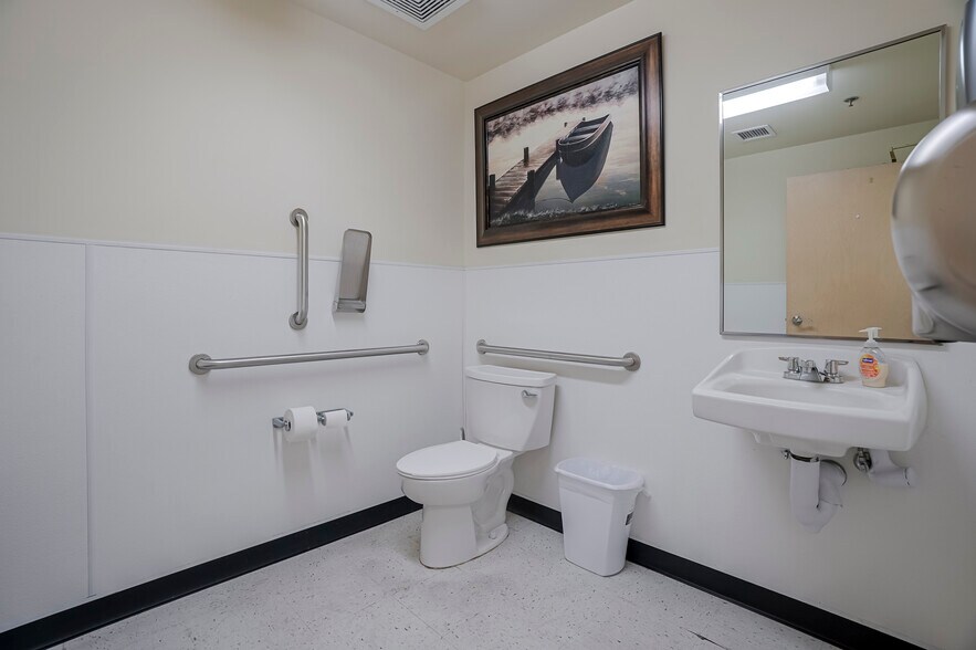 More Photos Of 1219 Gail Gardner Way, Prescott Freestanding For Lease