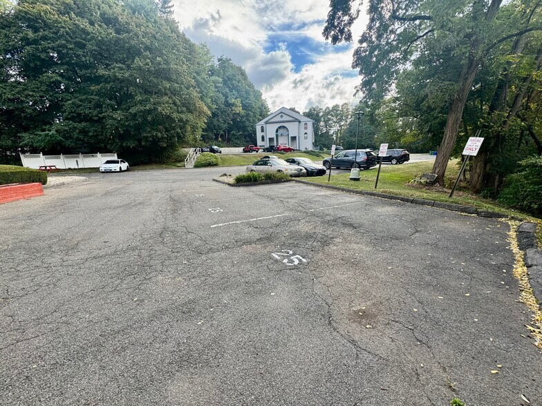 More Photos Of 24 West Rd, Ellington Apartments For Sale