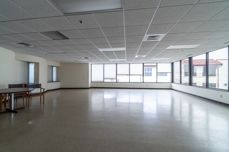 More Photos Of 25 Victory Noll Dr, Huntington Healthcare For Sale