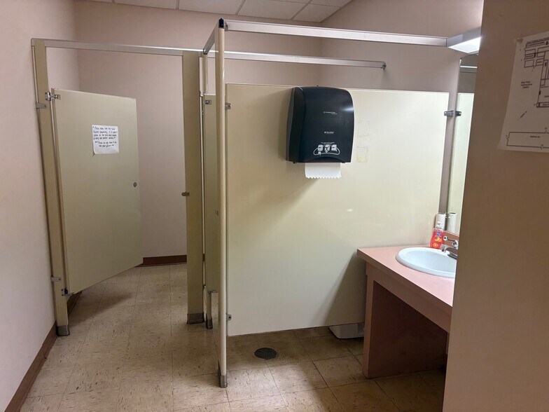 More Photos Of 22290 Timberlake Rd, Lynchburg Warehouse For Lease