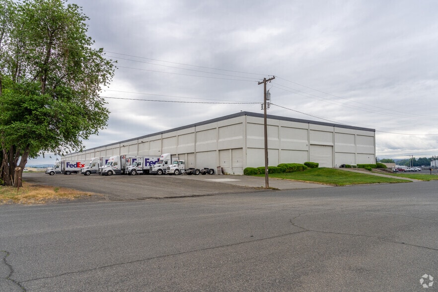 More Photos Of 1370 Port Dr, Clarkston Distribution For Sale