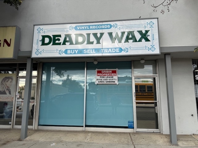 More Photos Of 21901-21909 Devonshire St, Chatsworth Storefront For Lease